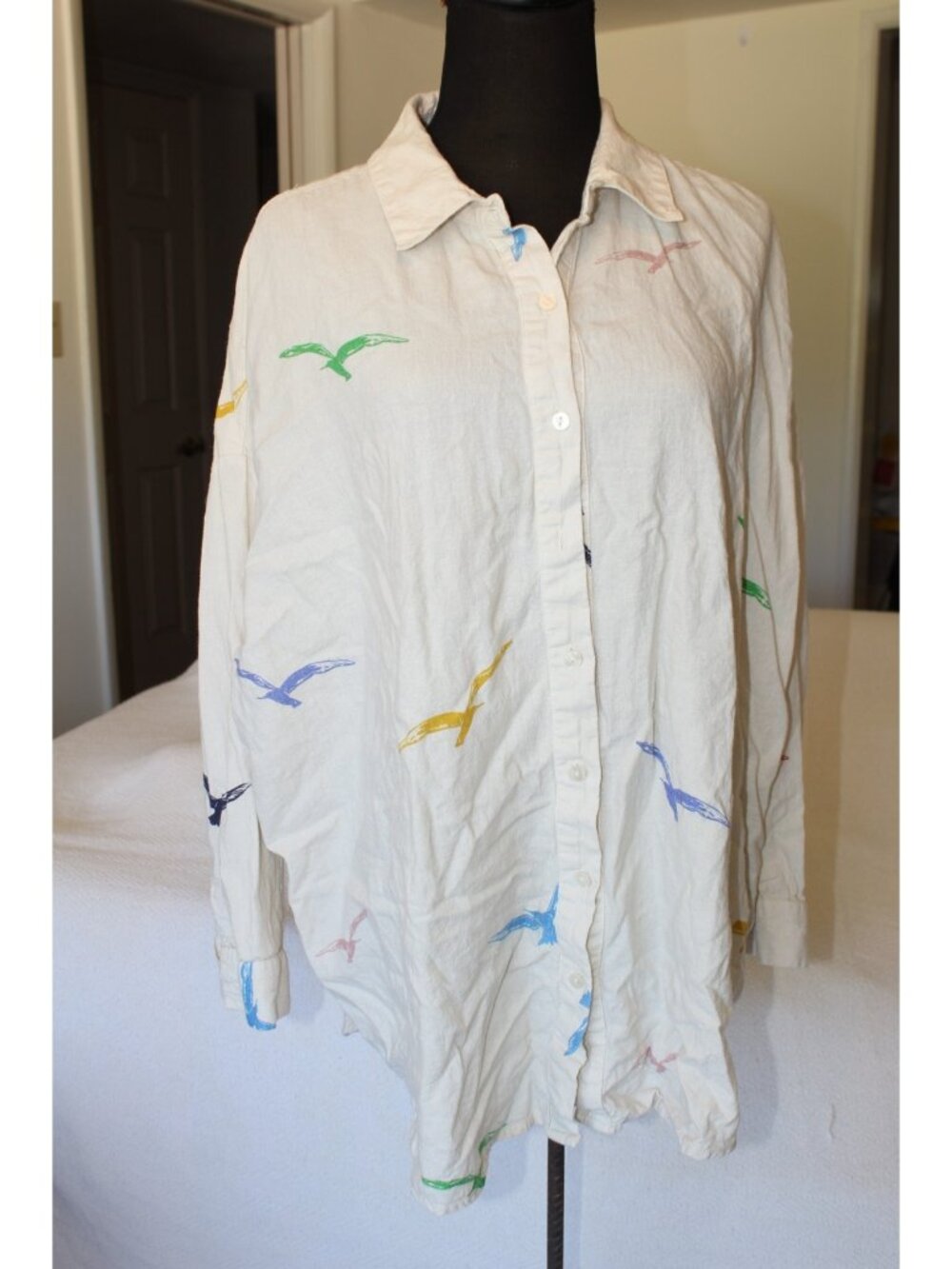 Anthropologie linen blend button down shirt Size M multicolored bird Seagull